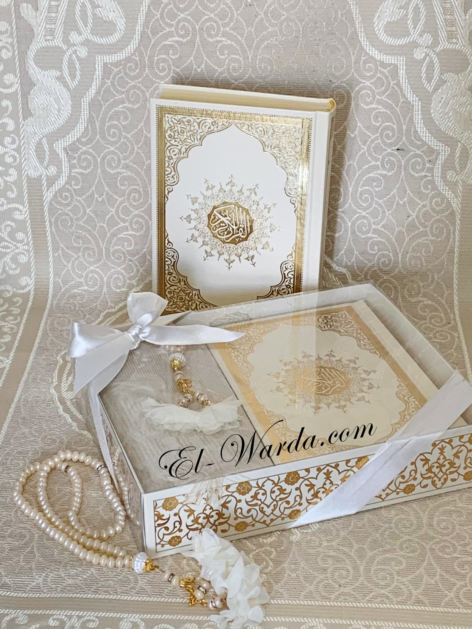 COFFRET CADEAU TAPIS, CORAN ET TASBIH ( blanc cassé )